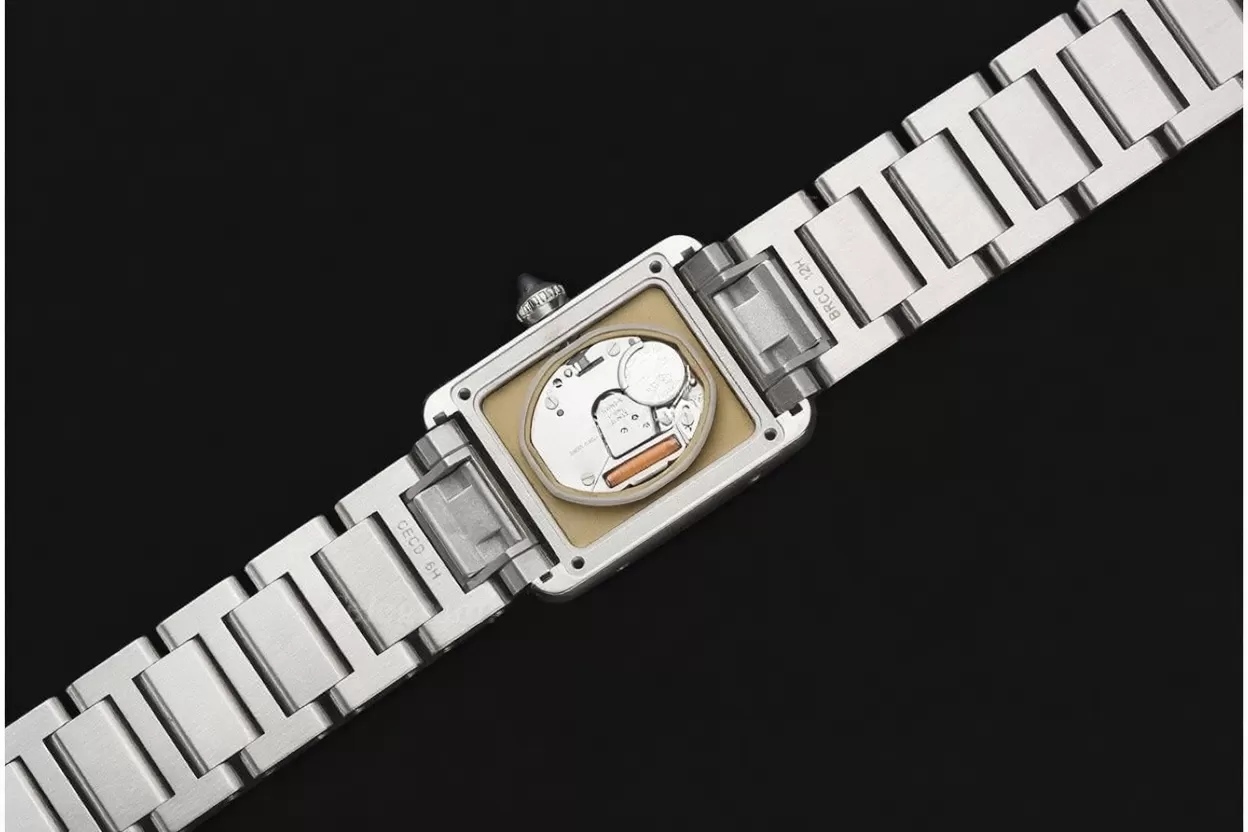 Tank Must 22mm SS / SS White Dial AF Quartz - Image 6
