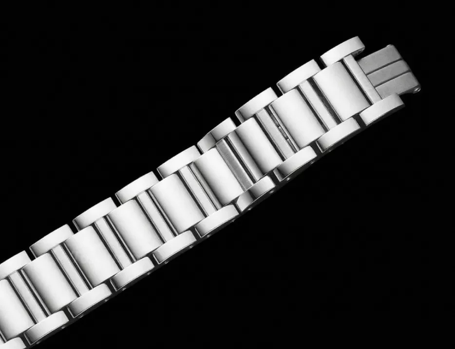 Tank Must 22mm SS / SS White Dial AF Quartz - Image 14