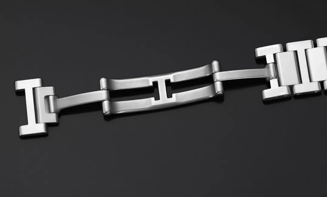 Tank Must 22mm SS / SS White Dial AF Quartz - Image 18