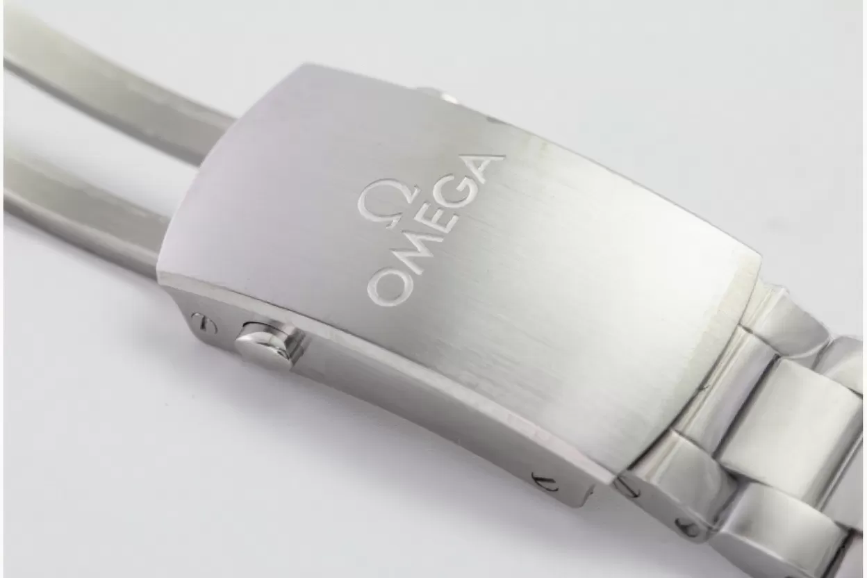 Planet Ocean 600M 39.5mm SS / SS Ladies White Dial VSF A8800 - Image 8