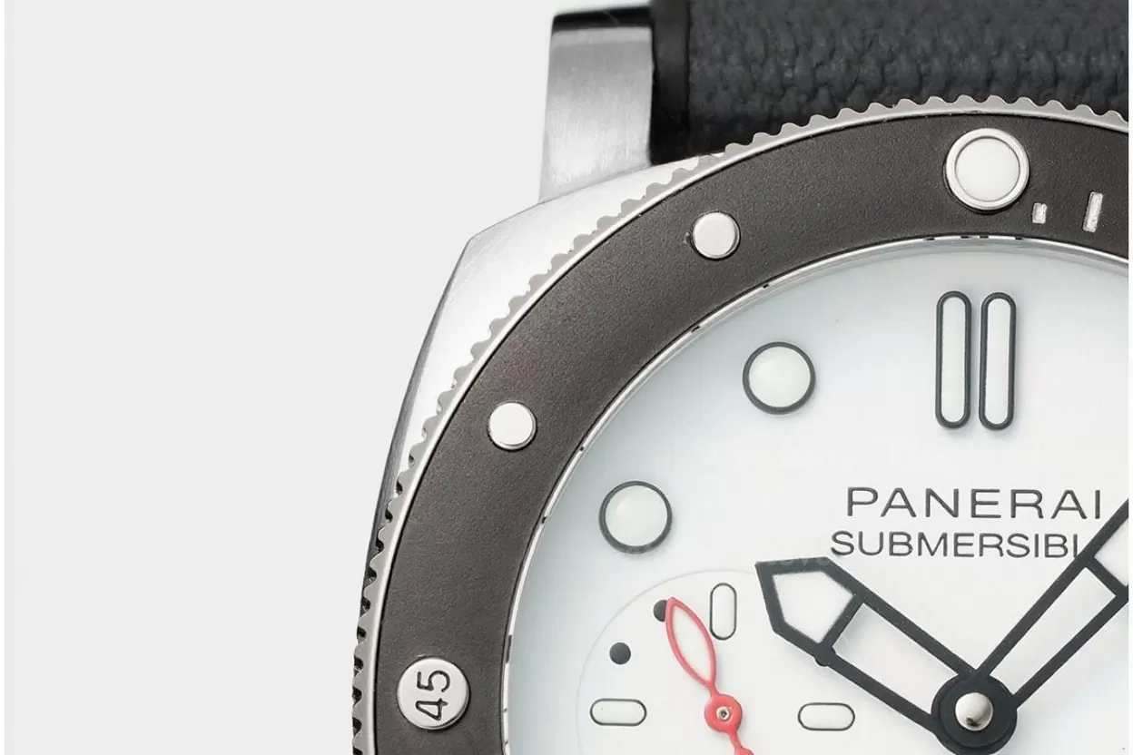 Submersible PAM1579 Luna Rossa 42mm SS / RU White Dial VSF P900 - Image 4