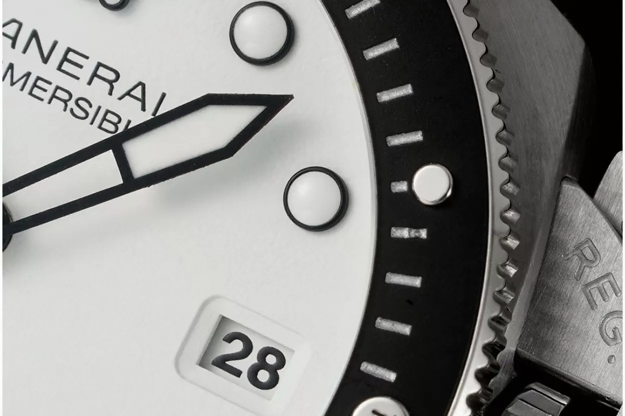 Submersible PAM1579 Luna Rossa 42mm SS / RU White Dial VSF P900 - Image 6