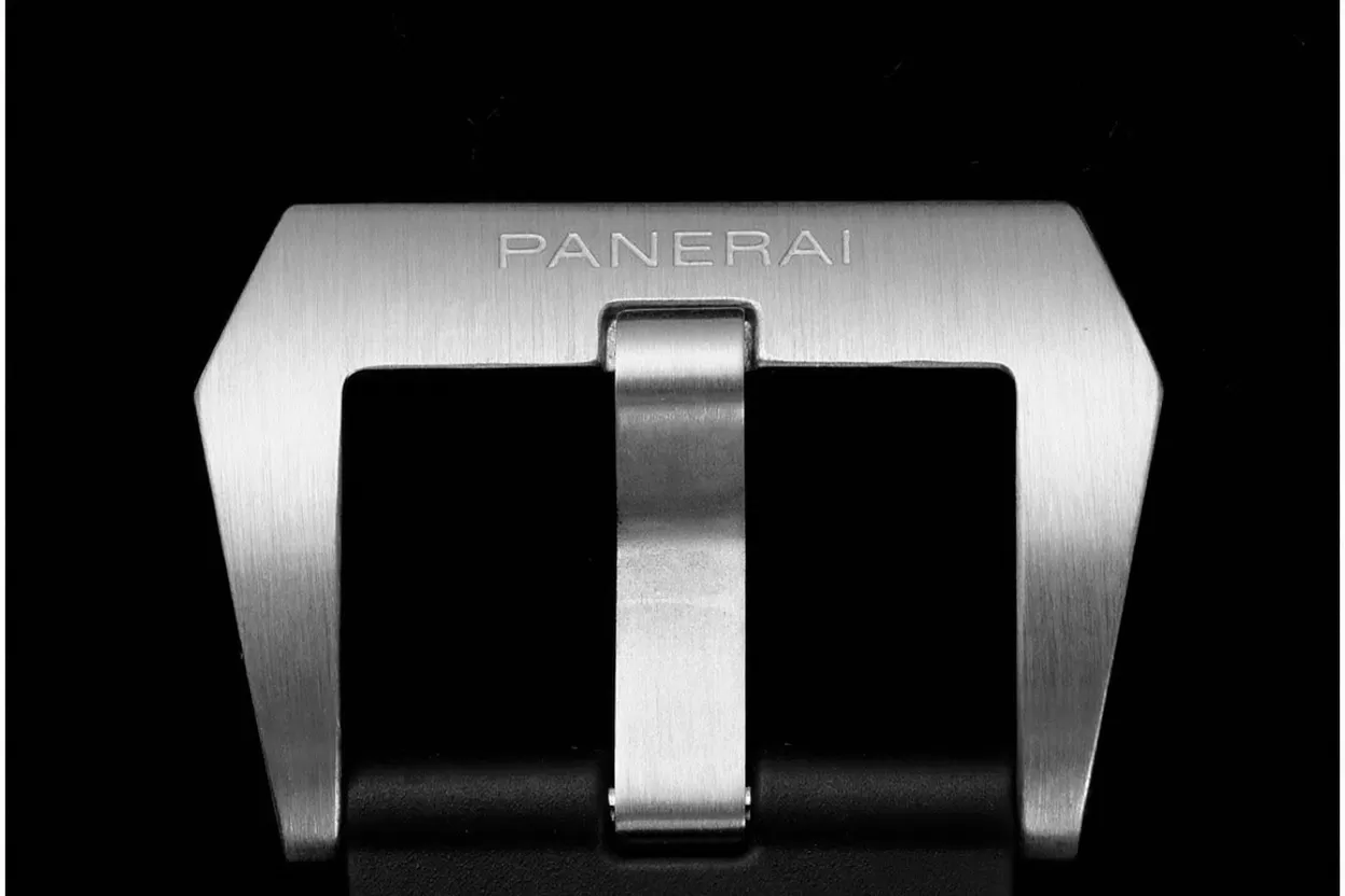 Submersible PAM1579 Luna Rossa 42mm SS / RU White Dial VSF P900 - Image 19