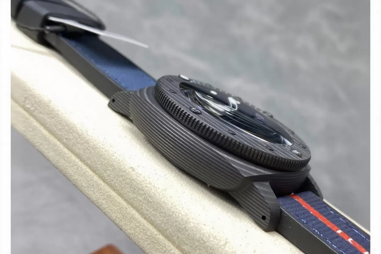 Submersible PAM1563 42mm Carbon / NY Blue Dial VSF P900 - Image 5