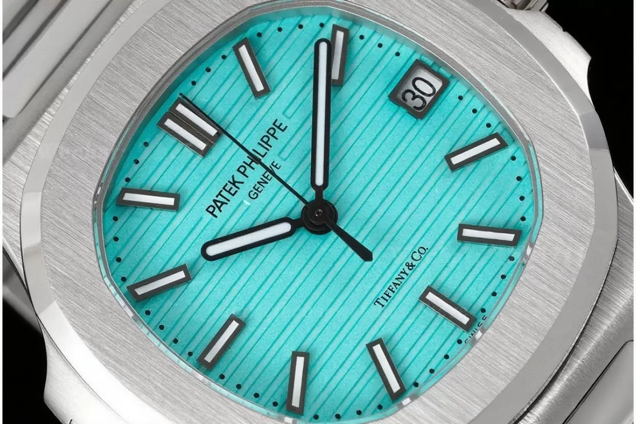 Nautilus 40mm 5711 Tiffany Blue SS / SS 3KF A330 - Image 3